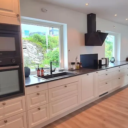 With A View فيلة