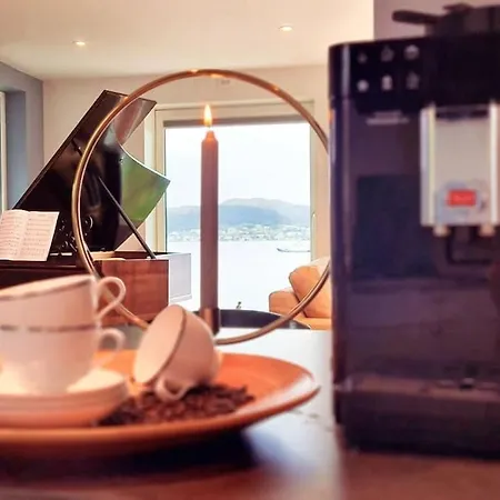 فيلة With A View *